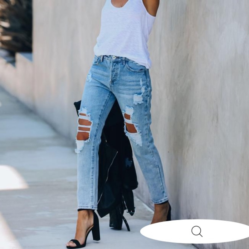 Mid rise distressed Denim